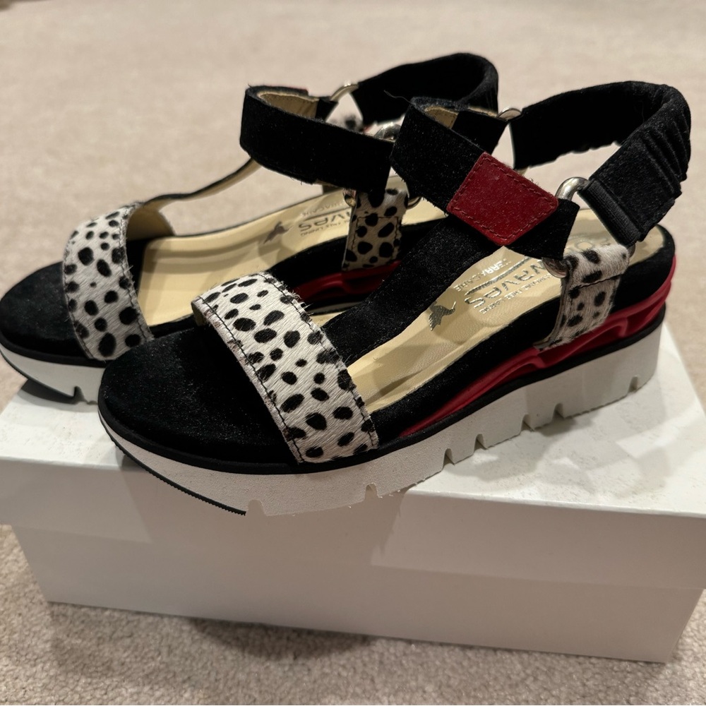 Adorable NEW and UNWORN Sandals Handmade in Portugal Size 6 1/2